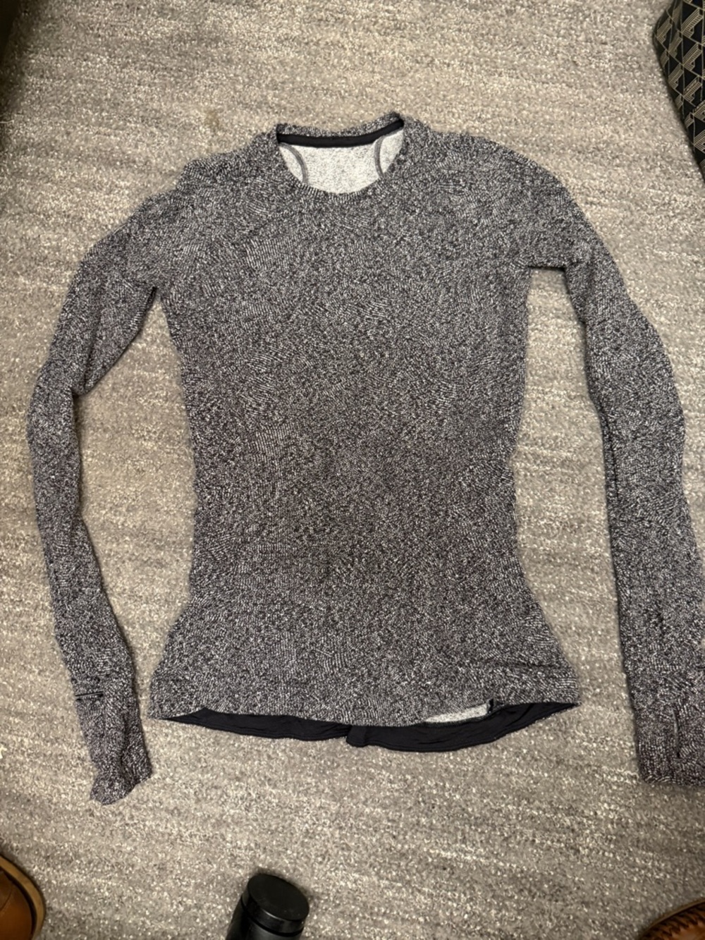 LULULEMON Women's Heather Gray Long-Sleeve Knit Tee - Picture 3 of 3
